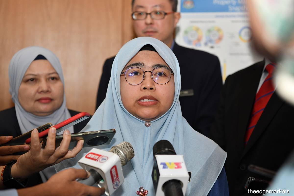 National Property Information Centre director Aina Edayu Ahmad says the strong economic growth last year bolstered the growth in the property market. (Photo by Mohd Suhaimi Mohamed Yusuf/The Edge)